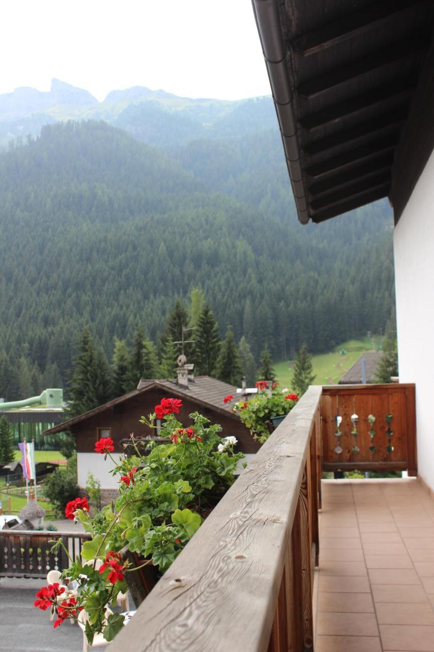 Hotel Garni Hirsch Canazei Zewnętrze zdjęcie